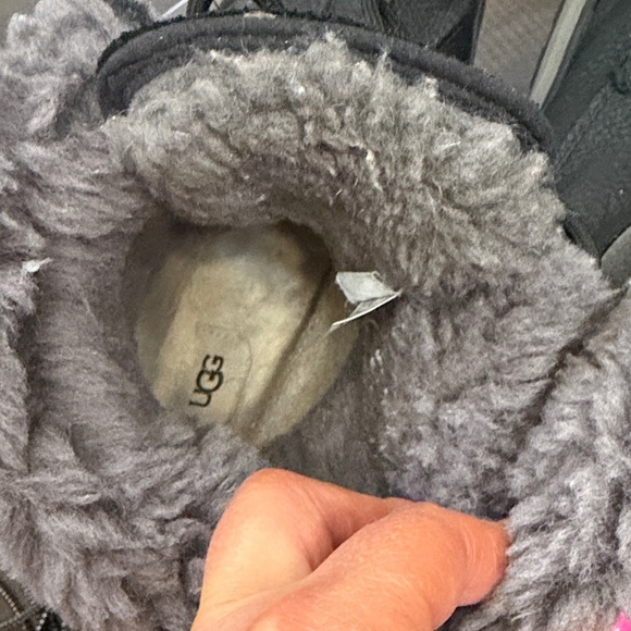 UGG Adirondack Women's Black Winter Boots with Gray Fur w extra laces also - Picture 7 of 7